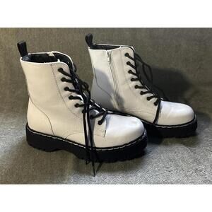 UNIONBAY Womens White Hayden motorcycle boots: size 6.5 medium width